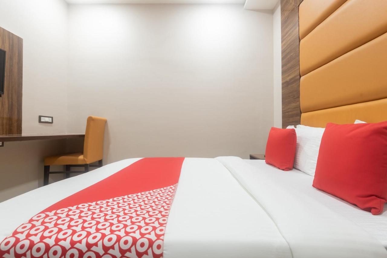 Hotel Blue Executive Near Chhatrapati Shivaji International Airport Мумбаи Экстерьер фото