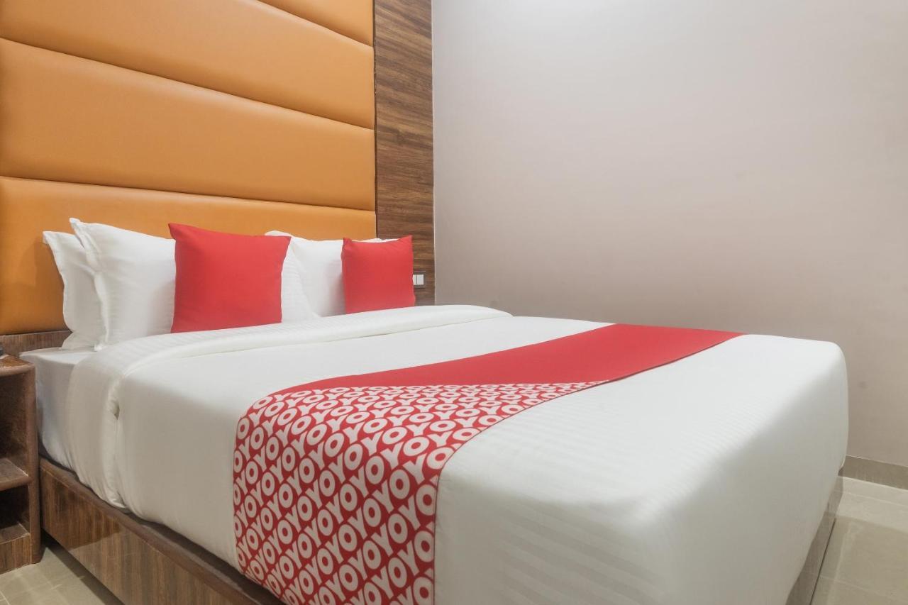 Hotel Blue Executive Near Chhatrapati Shivaji International Airport Мумбаи Экстерьер фото