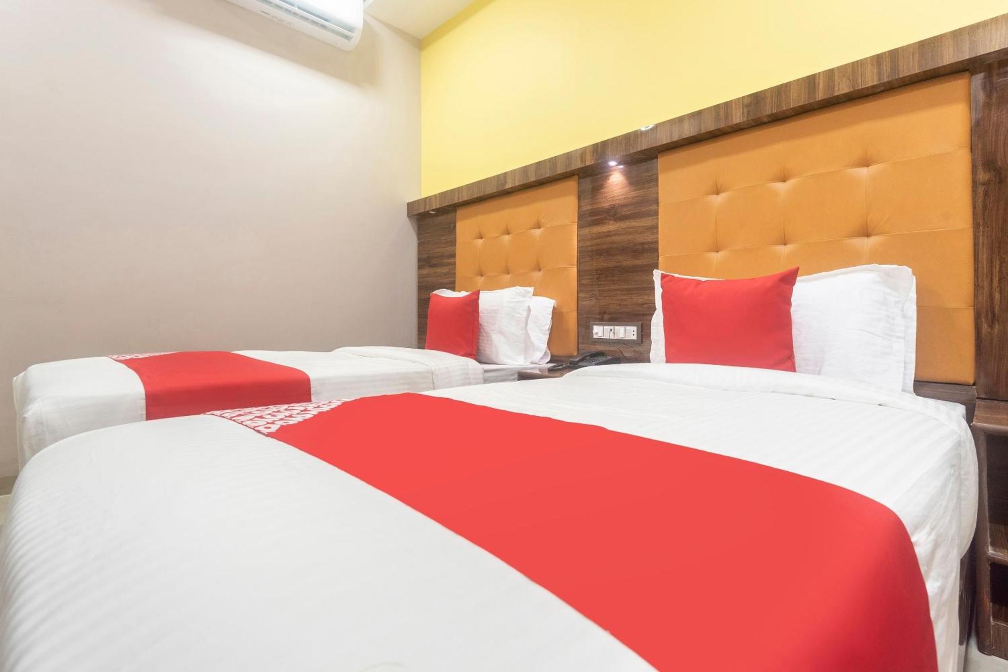 Hotel Blue Executive Near Chhatrapati Shivaji International Airport Мумбаи Экстерьер фото