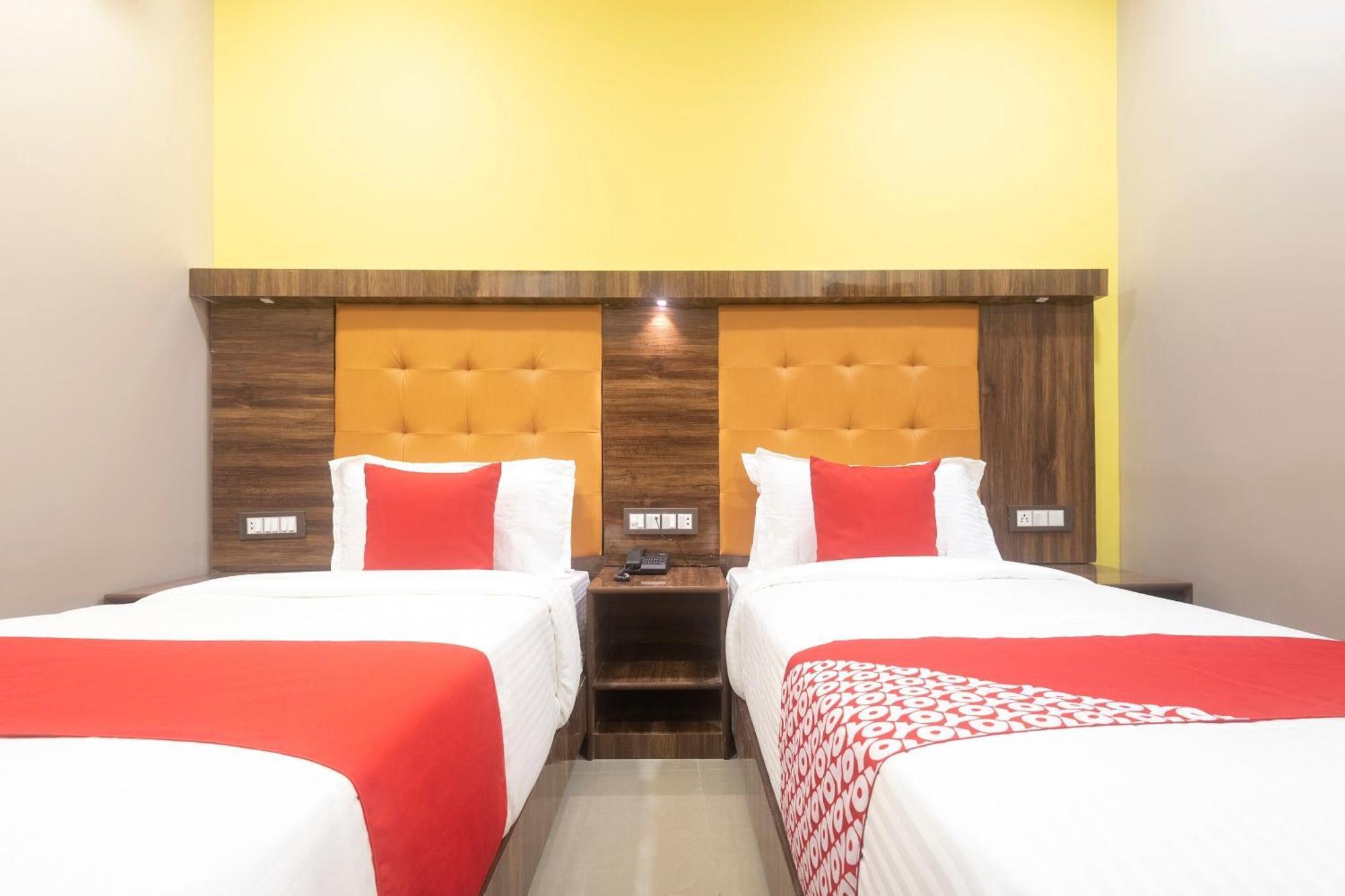 Hotel Blue Executive Near Chhatrapati Shivaji International Airport Мумбаи Экстерьер фото